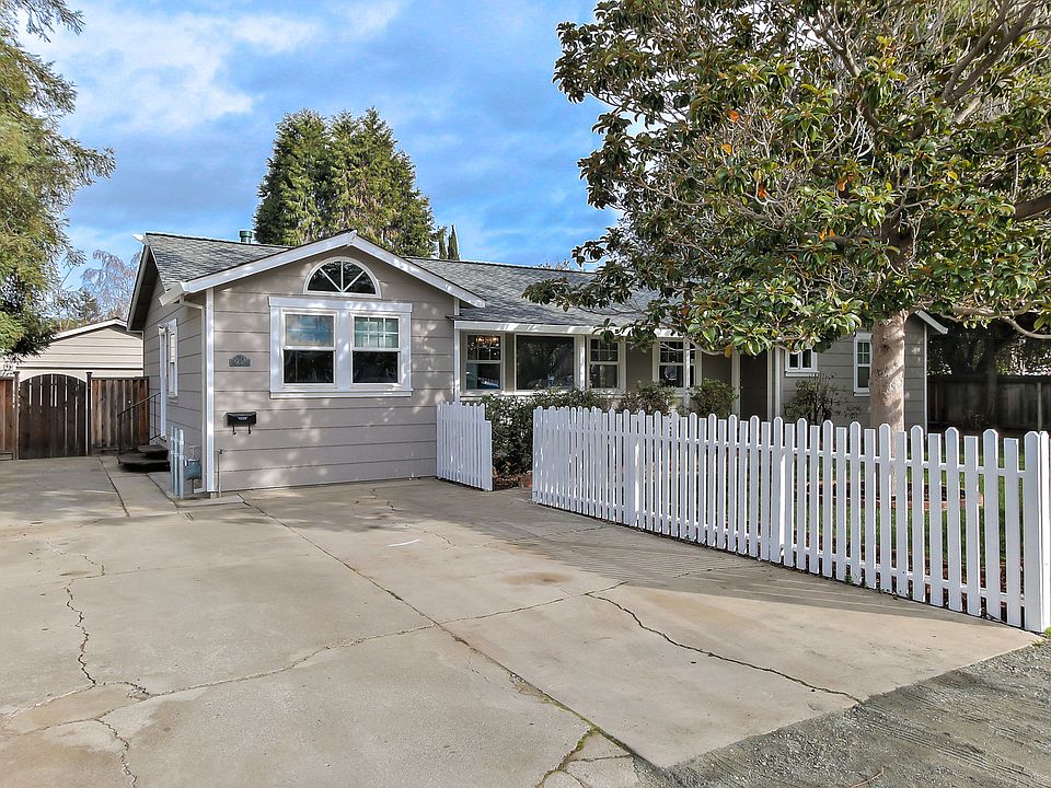 1st image of 918 Marilyn Dr