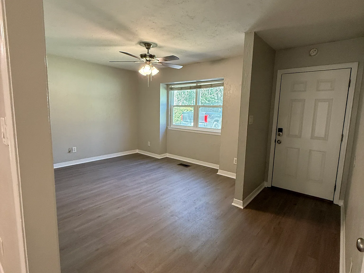 3 bed, 1.5 bath, 1150 sqft, $1,795 — Photo 4