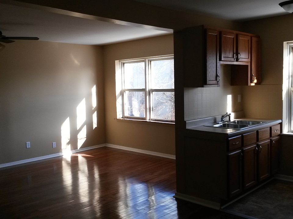 2nd image of 1934 W 5th Ave APT 103
