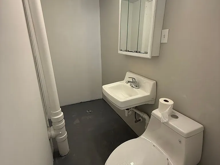 6840 Middlebrook Blvd — Photo 16