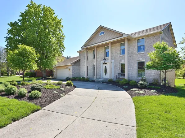 25215 Rutledge Xing, Farmington Hills, MI 48335