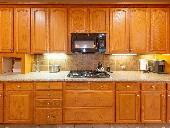 4th image of 1035 Potter Ave #1035