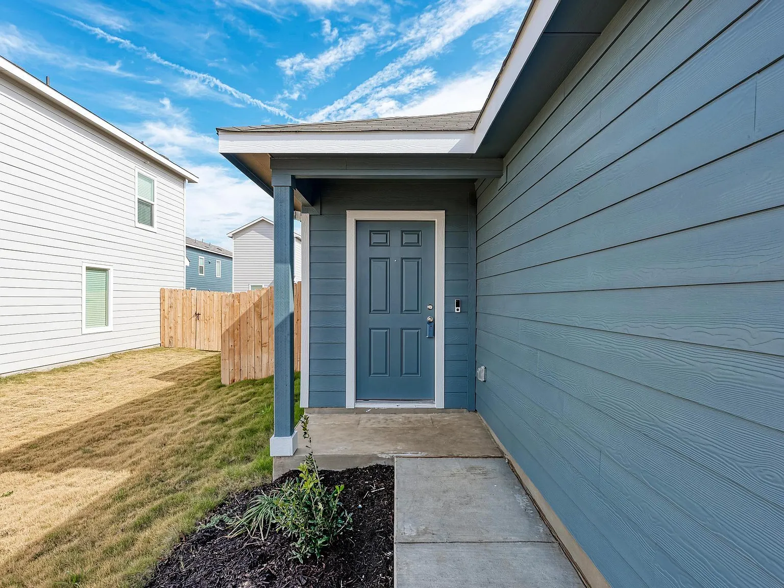 3 bed, 2.0 bath, 1325 sqft, $1,800 — Photo 4