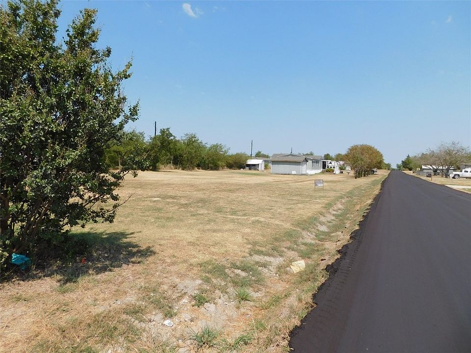 1st image of 121 N Lewald Ln