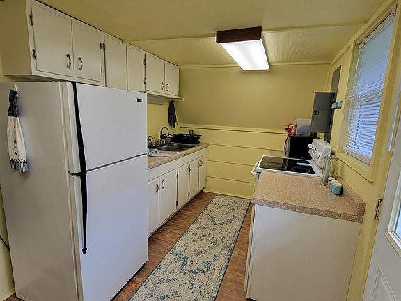 4th image of 9397 W 90th Ln S
