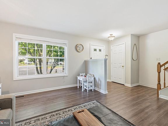 5th image of 94 Dorset Ln