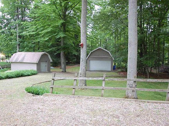 3rd image of 1335 S Lake Dr