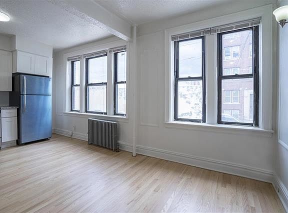 3rd image of 76 Romaine Ave #101