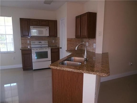 3rd image of 1110 Belmont Pl