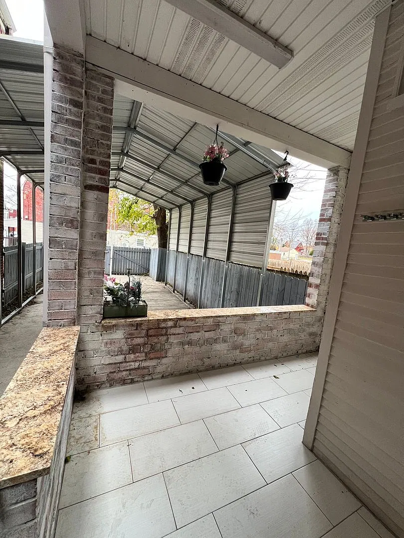 5 Bedroom 1 Bath Home Available — Photo 3