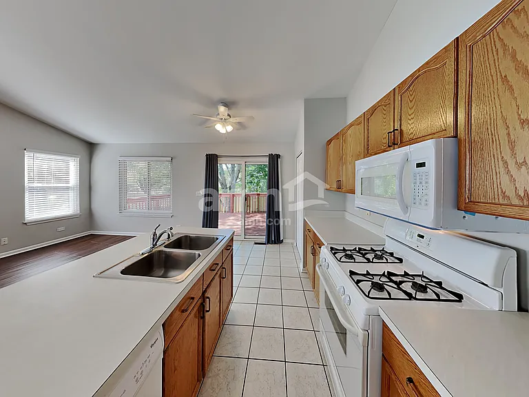 3131 Melbourne Ln — Photo 4