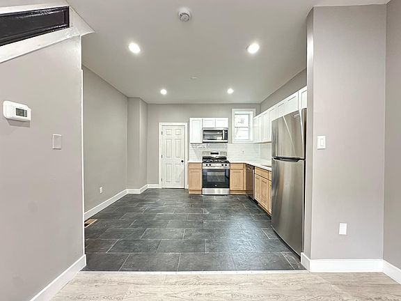 3rd image of 2806 Cantrell St