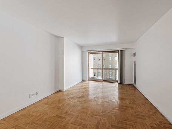 3rd image of 200 E 69th St APT 7E