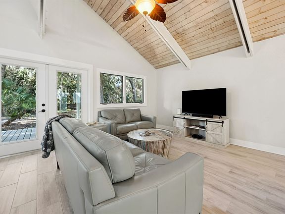 4th image of 22 Beach Wood Rd