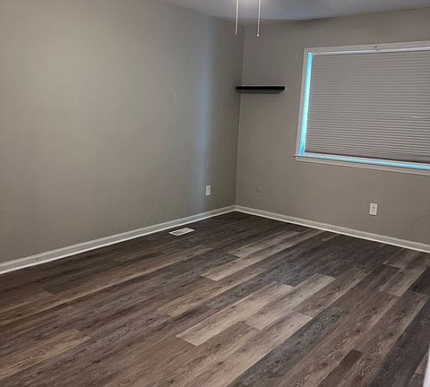 4th image of 697 Grant Ave