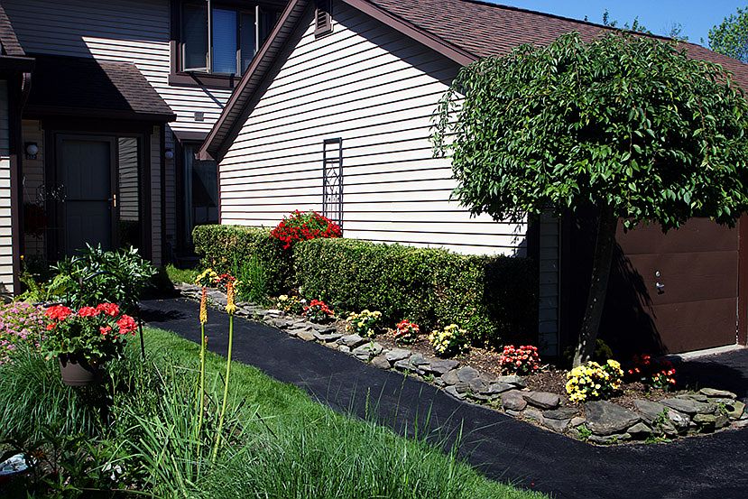 1st image of 552 Charlesgate Cir