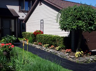 552 Charlesgate Cir, East Amherst, NY 14051