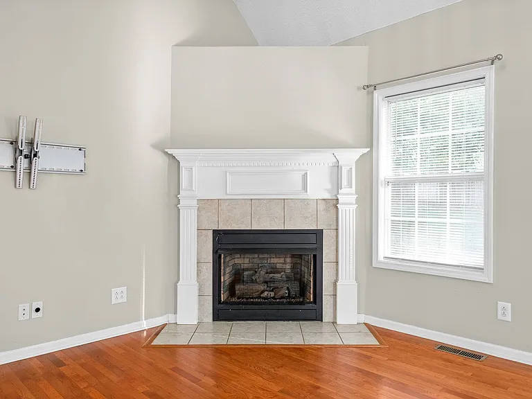 3487 Hickory Glen Dr — Photo 10