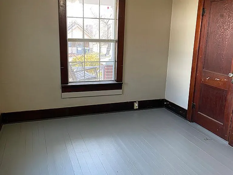 802 N Ross St — Photo 9