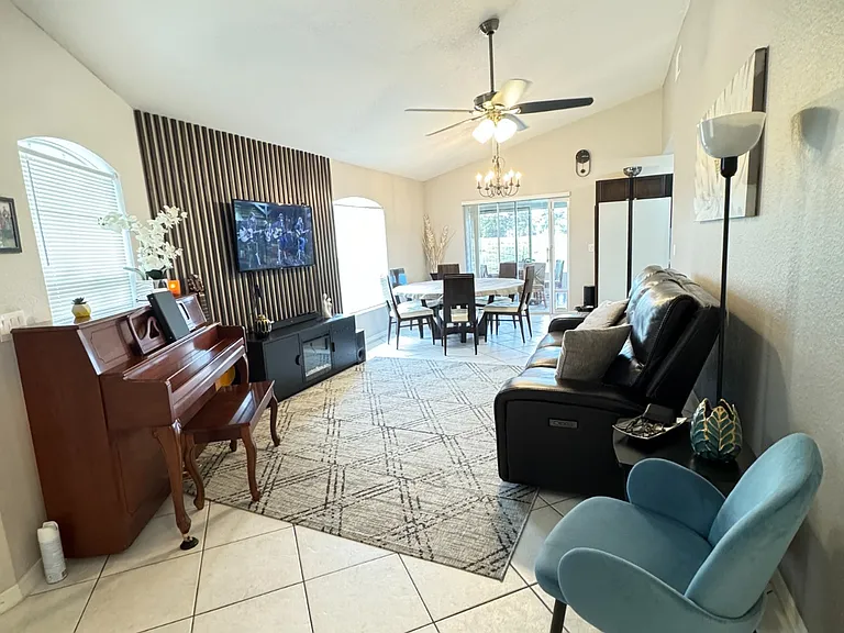 1049 Amanda Kay Cir — Photo 26