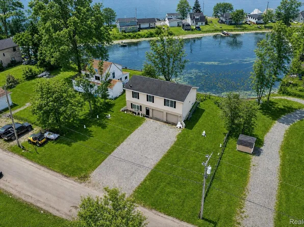 6198 Brancheau Rd, Newport, MI 48166