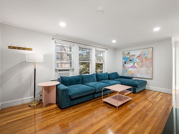 3rd image of 65-67 Saint James Cir