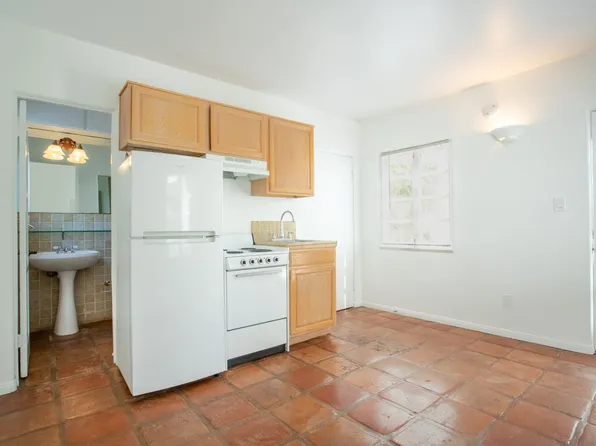 140 E. Tamarisk Road, 140 E Tamarisk Rd #4, Palm Springs, CA 92262