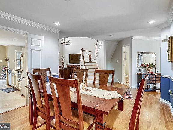 3rd image of 8 Bloomingdale Ct