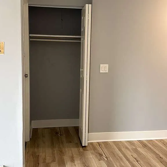 333 Hawthorne Cir #5 — Photo 6