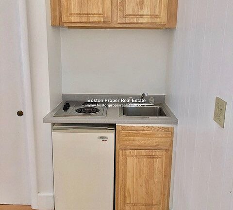 4th image of 272 Newbury St Ste 1
