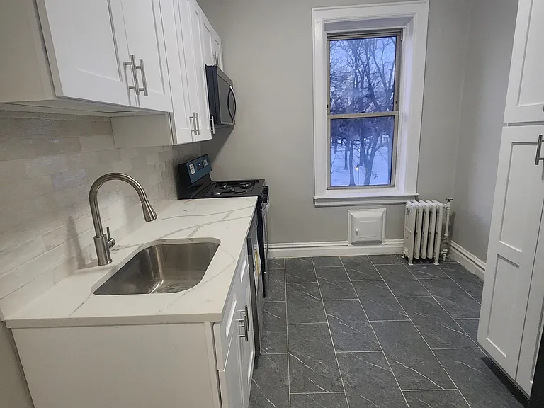 149 Bentley Ave #C3 — Photo 4