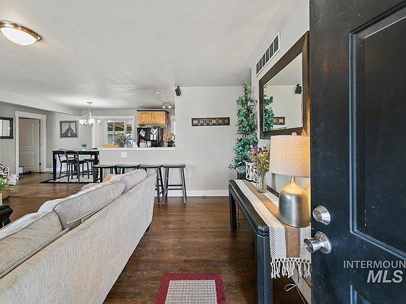 4th image of 3902 W Saint Andrews Dr