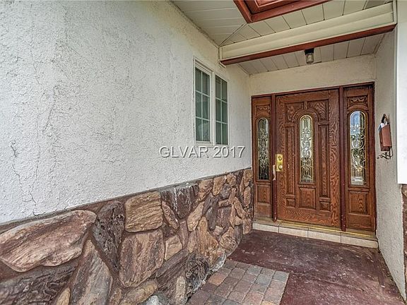3rd image of 6212 Cromwell Ave