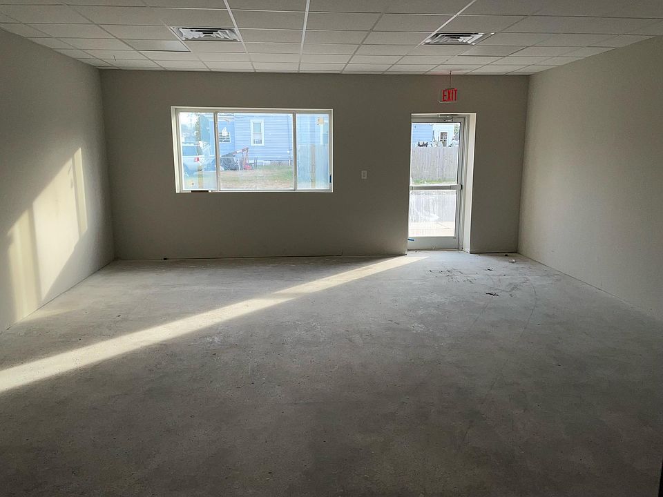 2nd image of 1820 Elm Ave
