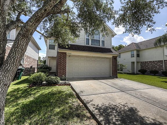 2nd image of 8242 Fuqua Gardens Dr