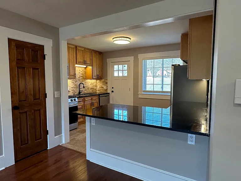 2754 Indianola Ave — Photo 7
