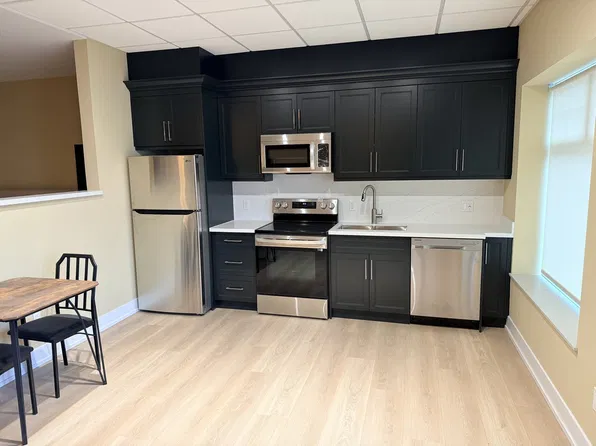 179 Louth St #1, Saint Catharines, ON L2S 0G6