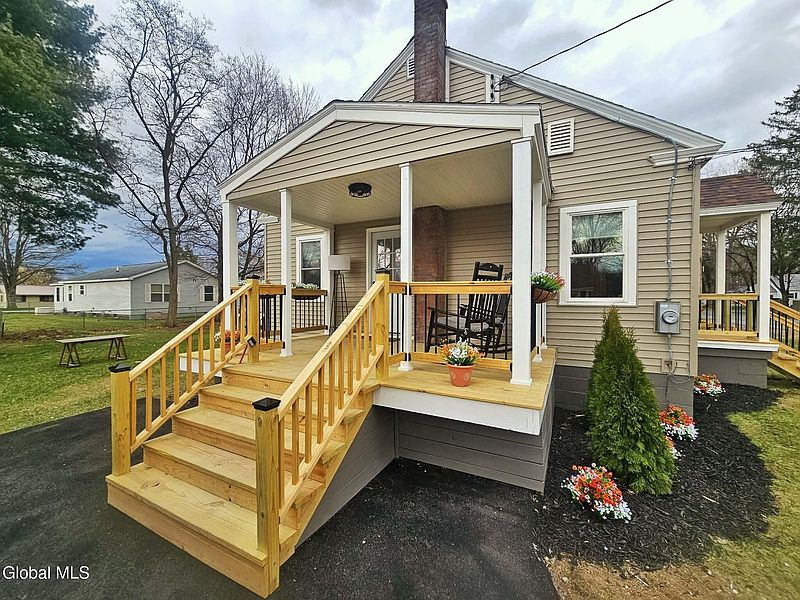3rd image of 14 7th Avenue
