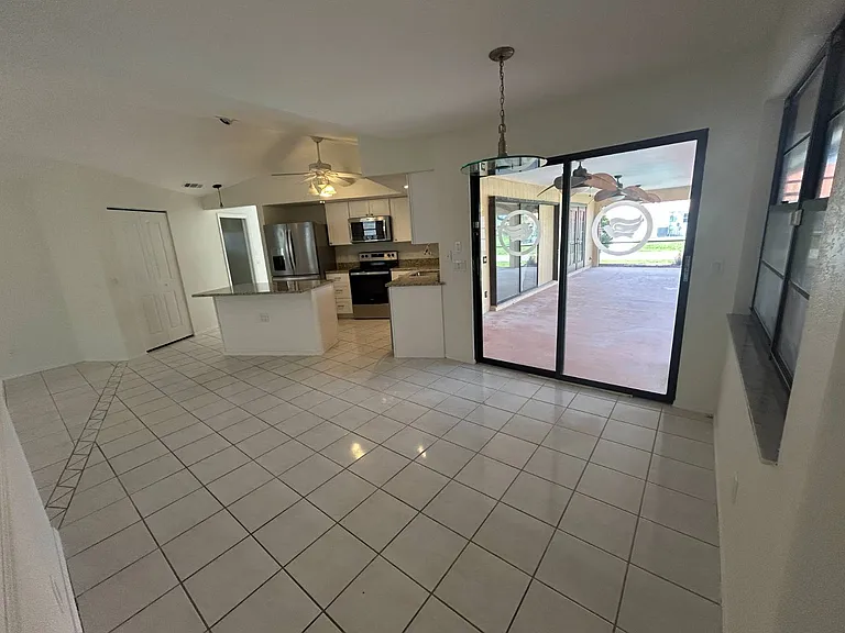 2093 Rio De Janeiro Ave — Photo 11