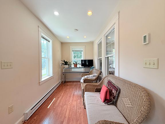 4th image of 62 Plimpton Ave