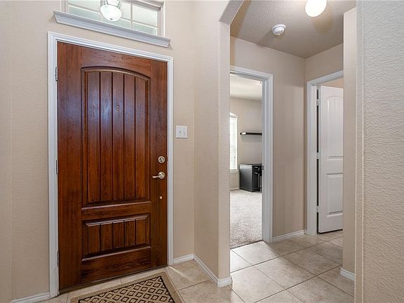 4th image of 1336 Foxglove Ln