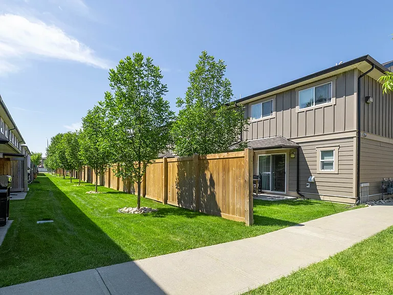 7800 Southfort Dr — Photo 11