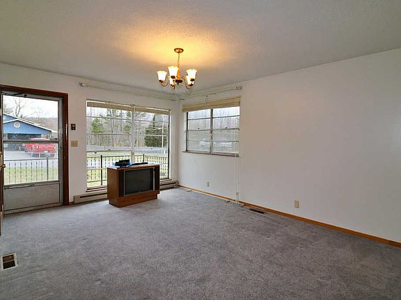 3rd image of 119 Elm St
