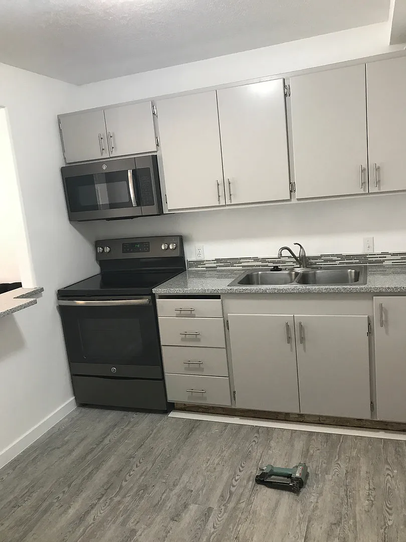 Campus Townhomes — Photo 3