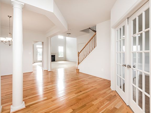 3rd image of 1350 Macphail Road