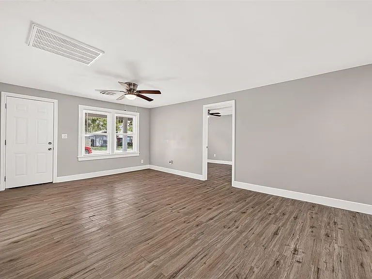 1213 Allen St — Photo 10