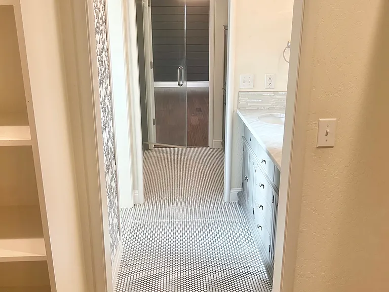 921 York St — Photo 24