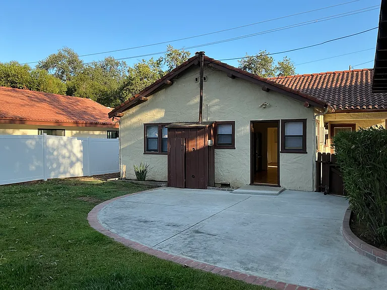 504 W Aliso St #1 — Photo 6