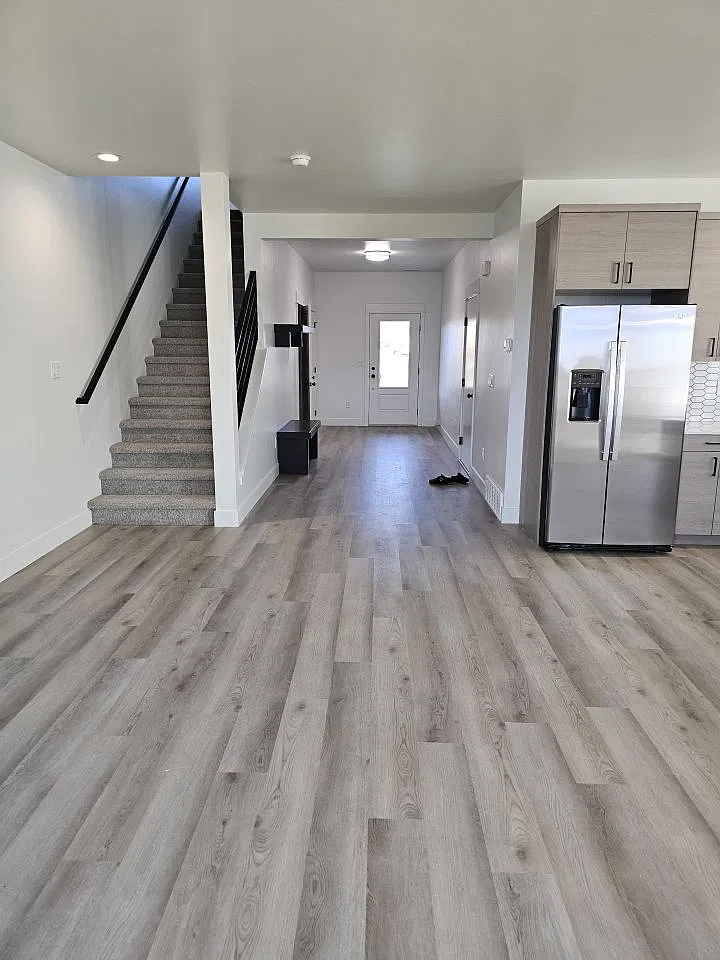 3 bed, 2.5 bath, 2074 sqft, $2,500 — Photo 4
