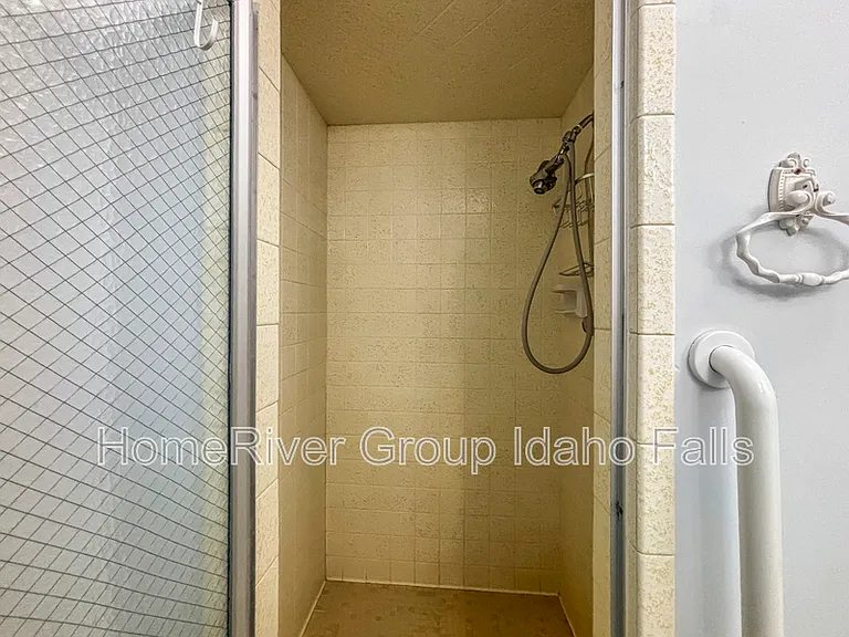 1830 Balboa Dr #K — Photo 11